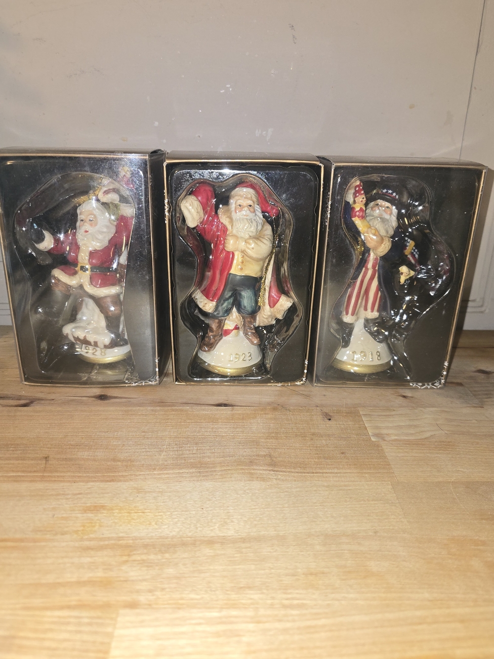 3 Mountain Traditions Santa Claus Ornament